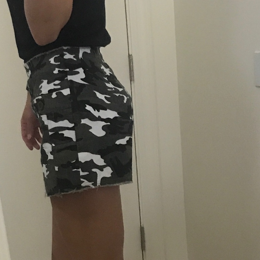 High Waist Camouflage Shorts - Picture 6 of 8